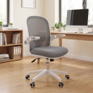 Silla de oficina ergonómica gris con estructura blanca y respaldo de malla en ambiente de home office.