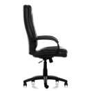 Sillón de cuero negro con respaldo alto y base de nylon con ruedas.