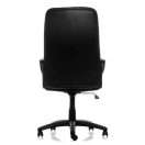 Sillón de cuero negro con respaldo alto y base de nylon con ruedas.