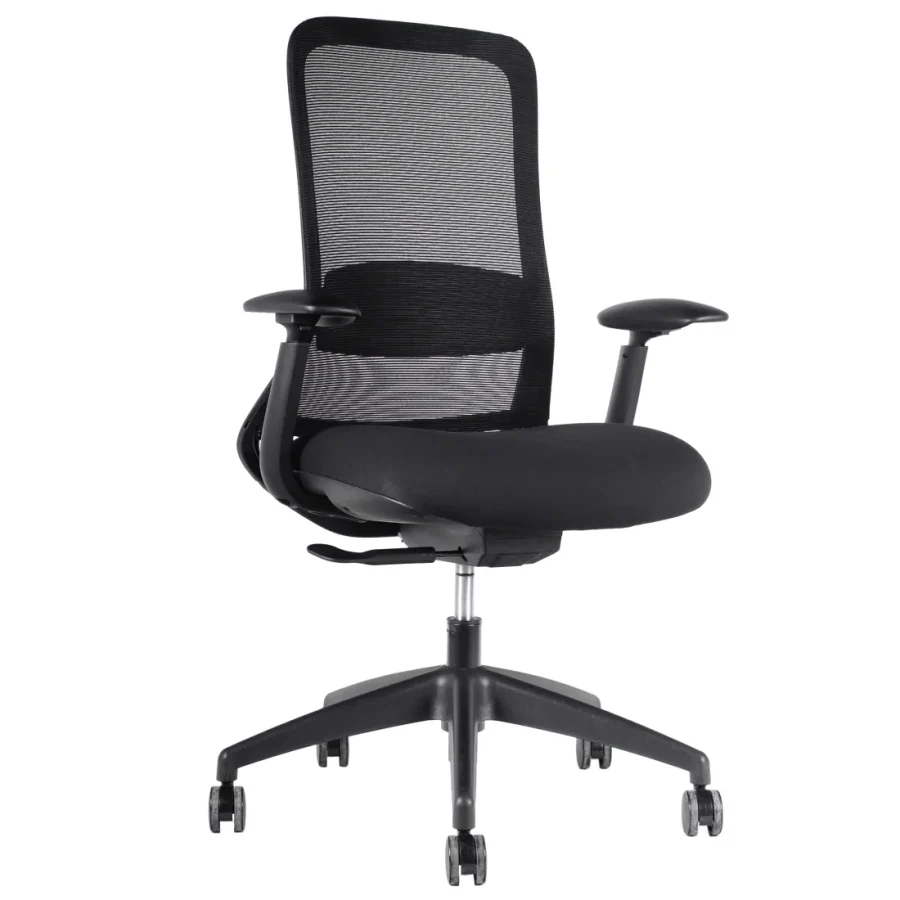 Silla de oficina malla negra vista 3/4, fondo blanco