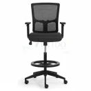 Silla cajero Emily ergonómica con respaldo de malla negra y aro apoyapiés.