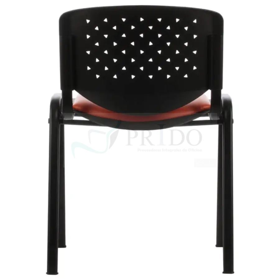 Vista posterior de silla de visita negra con respaldo perforado y asiento tapizado en color rojo.