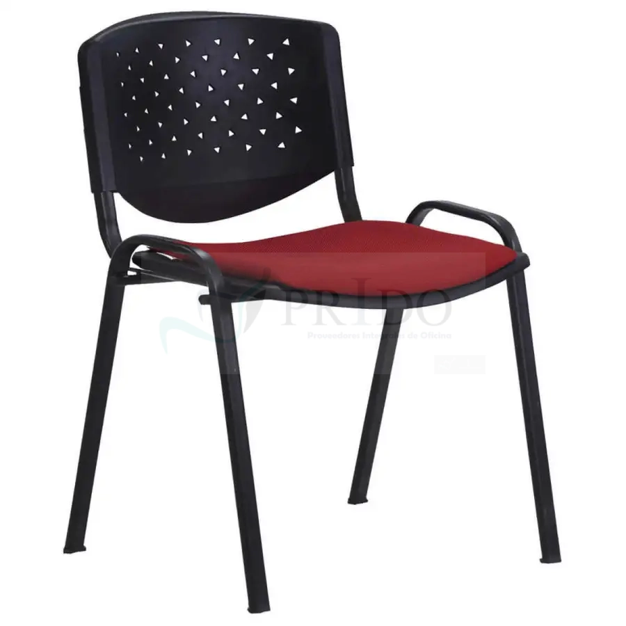 Mobiliario de oficina con silla de visita ergonómica de respaldo negro ventilado y asiento rojo.