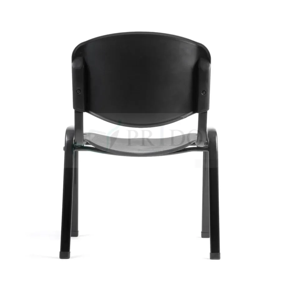 Silla de visita para oficina color negro con diseño ergonómico y respaldo curvo en polipropileno resistente. Estructura de acero tubular negro con apoyabrazos integrados y patas firmes con topes antideslizantes. Ideal para salas de espera, recepción o espacios corporativos en Chile, fácil de limpiar y de alta durabilidad.