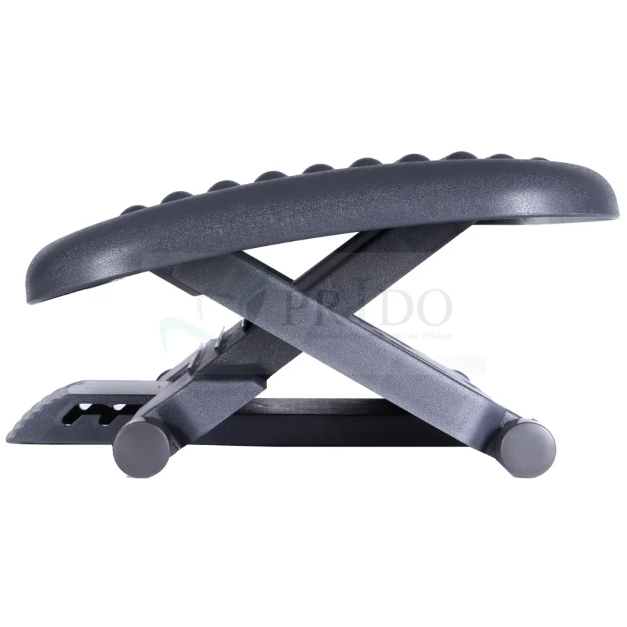 Footrest negro con ajuste de inclinación y textura masaje para uso prolongado en escritorio.