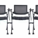 Silla escolar Elba móvil con paleta y cuatro ruedas.