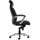 Silla ejecutiva Noa acolchada para oficina, diseño gerencial con tapiz negro y base metálica cromada con ruedas.