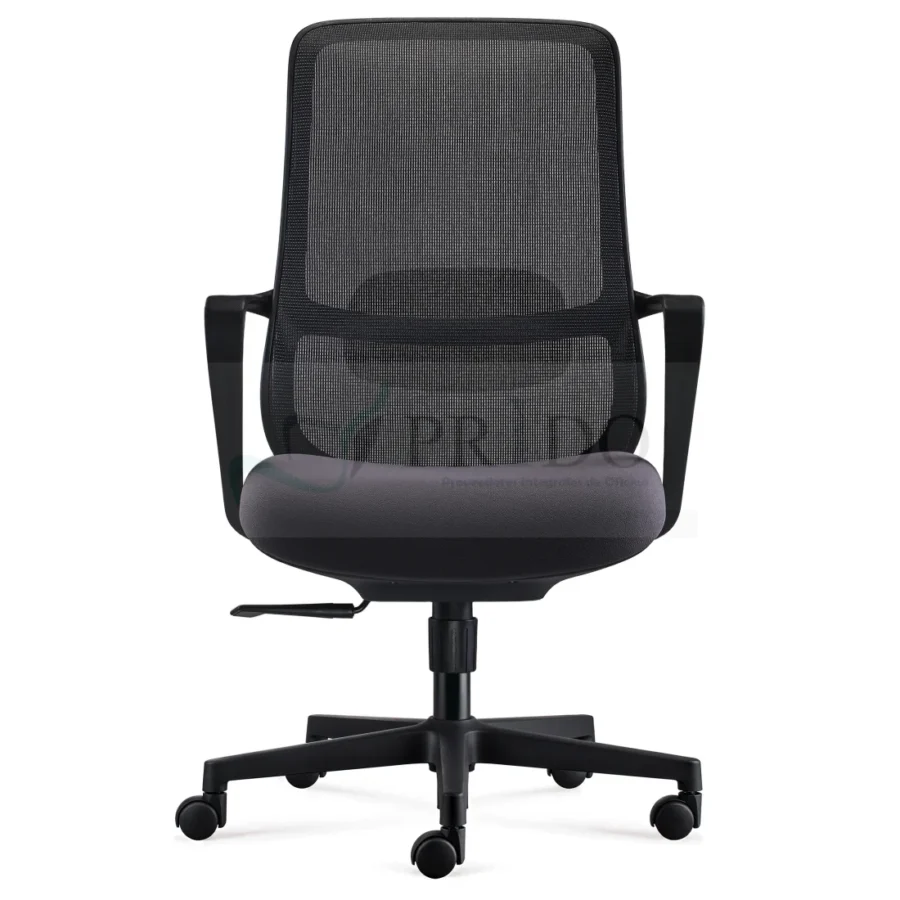 Silla de oficina ergonómica frontal con asiento acolchado, respaldo de malla y palanca de ajuste de altura.