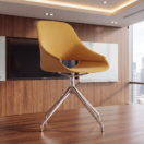 Silla de oficina moderna tapizada en tela color mostaza, diseño ergonómico con respaldo curvo y apoyabrazos integrados, base metálica cromada de cuatro patas tipo giratoria, ubicada en sala de reuniones ejecutiva con mesa de madera, ideal para oficinas corporativas en Chile.