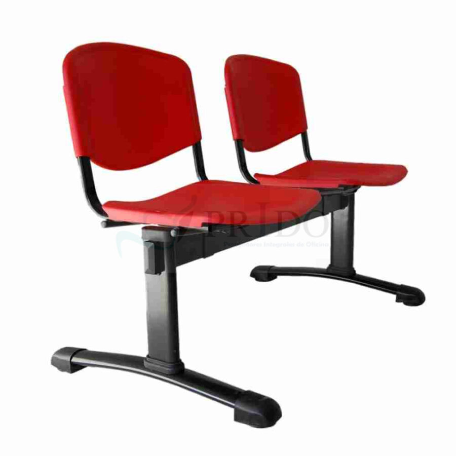 Banca de espera de 2 puestos con asientos y respaldos ergonómicos en plástico color rojo, estructura metálica negra con base reforzada tipo pedestal, ideal para salas de espera, clínicas, consultas médicas y oficinas con alto flujo de personas.