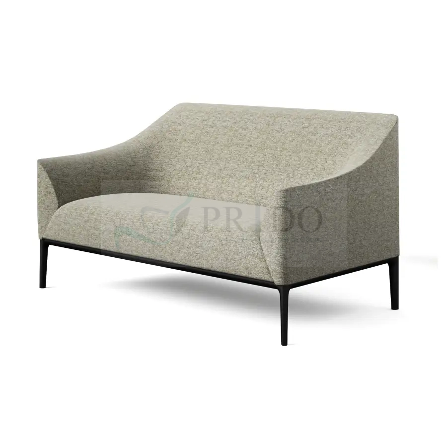 Sofá moderno de oficina en tela beige visto en perspectiva, con diseño minimalista, apoyabrazos curvos y patas metálicas negras, ideal para espacios corporativos, salas de reuniones o recepción en Chile.