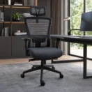 Silla de oficina Thornez Slider en malla negra en oficina moderna