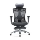 Silla ergonómica Karatza de malla con cabecero regulable y brazos 3D, vista frontal
