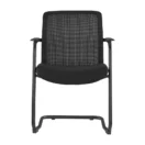Silla de reunión Koi Trineo negra con asiento tapizado y apoyabrazos, vista frontal - Prido