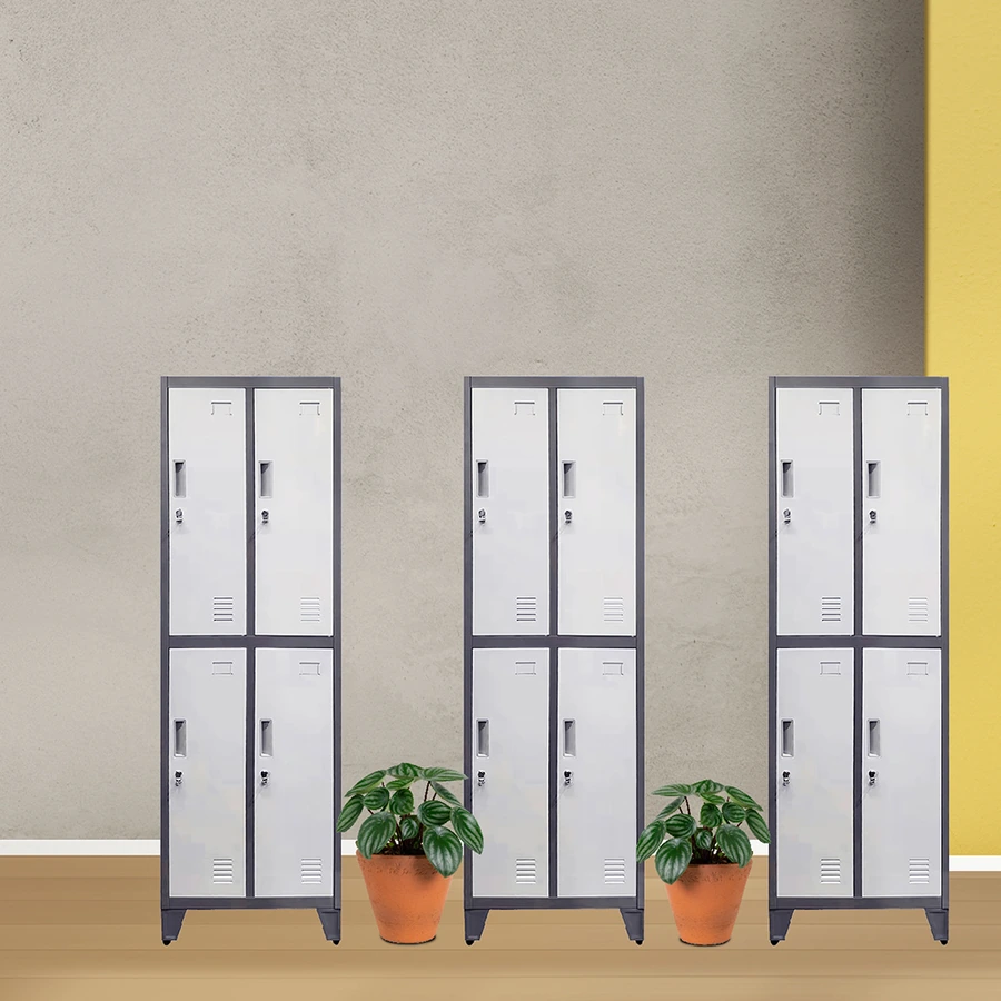 Lockers metálicos de 4 puertas ambientados en un camarín