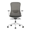 Silla ejecutiva Brooklyn gris con malla transpirable y brazos 4D, vista frontal - Prido