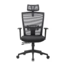 Silla ejecutiva Khaus en malla negra con cabecero regulable, vista frontal