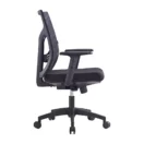 Silla operativa Serenity en malla negra, vista lateral con base de nylon