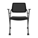 Silla universitaria U2 con respaldo de malla negra y asiento tapizado, vista frontal - Prido