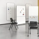 Detalle de la paleta abatible y extraíble de la silla universitaria U2 - Prido