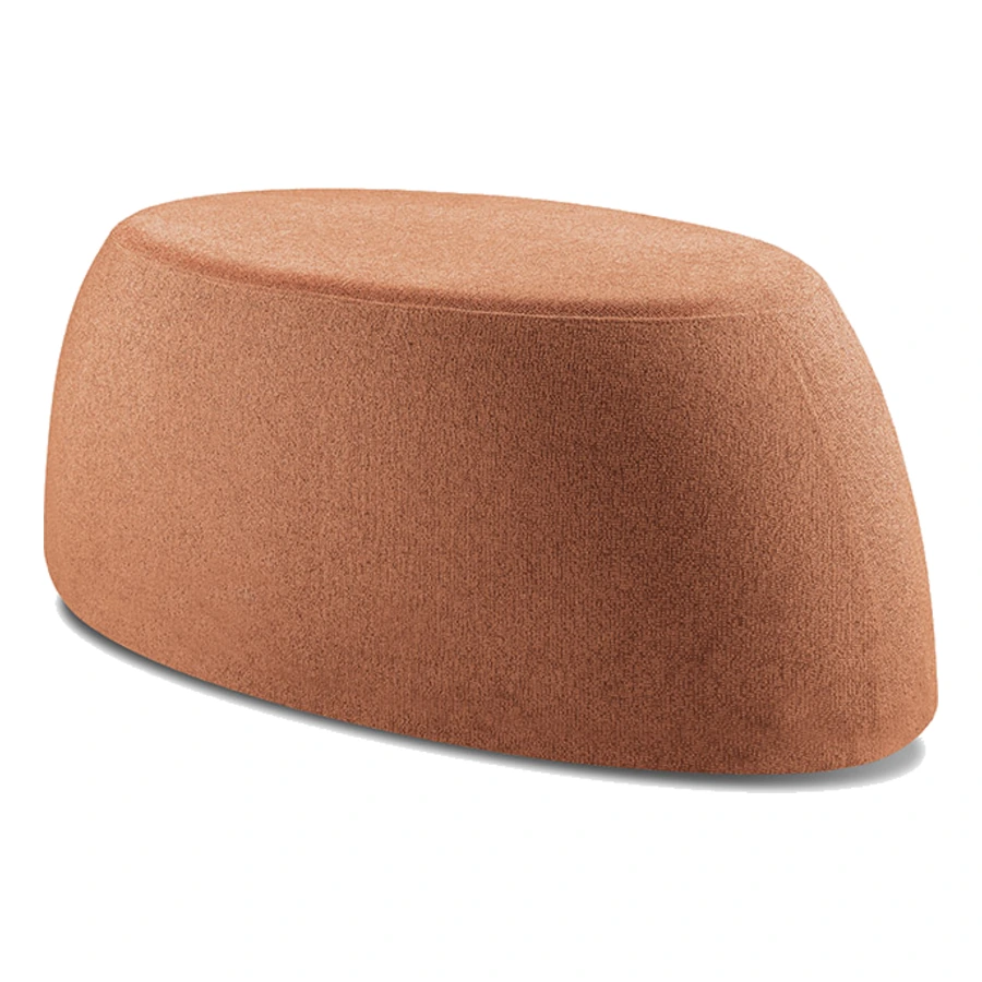 Pouf Trufa Doble terracota de dos cuerpos tapizado en tela, forma orgánica, vista tres cuartos