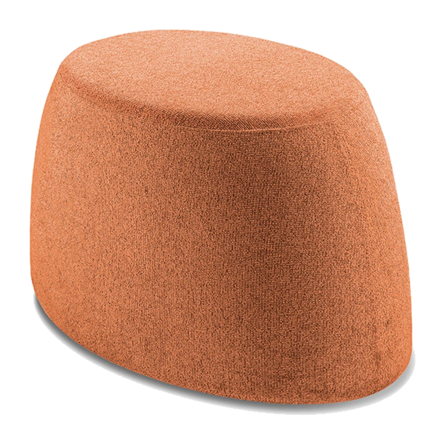 Pouf Trufa Single terracota tapizado en tela, forma orgánica, vista tres cuartos