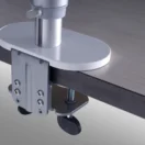 Detalle de la prensa del Soporte Atlas 3 instalada en la cubierta del escritorio