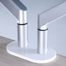 Detalle de los dos postes del Soporte Oz Doble sobre la base de plato
