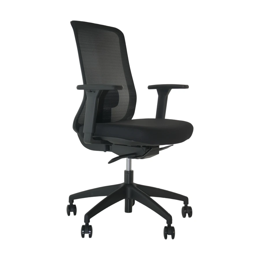 Silla Dalia negra sin cabecero en tres cuartos, con respaldo de malla y soporte lumbar gris