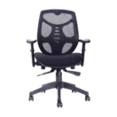 Silla Isa negra vista frontal, con respaldo de malla nervado y apoyabrazos de PU