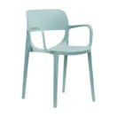 Silla de terraza Klint verde agua en tres cuartos, monobloc de polipropileno con apoyabrazos integrados