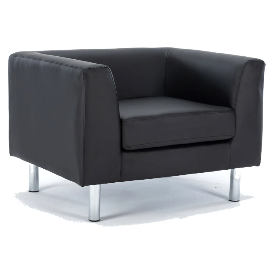 Sillón Boss de un cuerpo negro en tres cuartos, con brazos rectos y patas cromadas