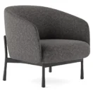 Sillón Cosmo de un cuerpo color gris en tres cuartos, con respaldo envolvente